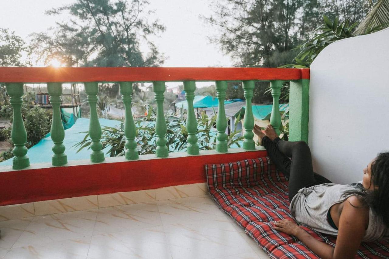 Rasta Mansion Beach Hostel And Rooms Арамболь Экстерьер фото