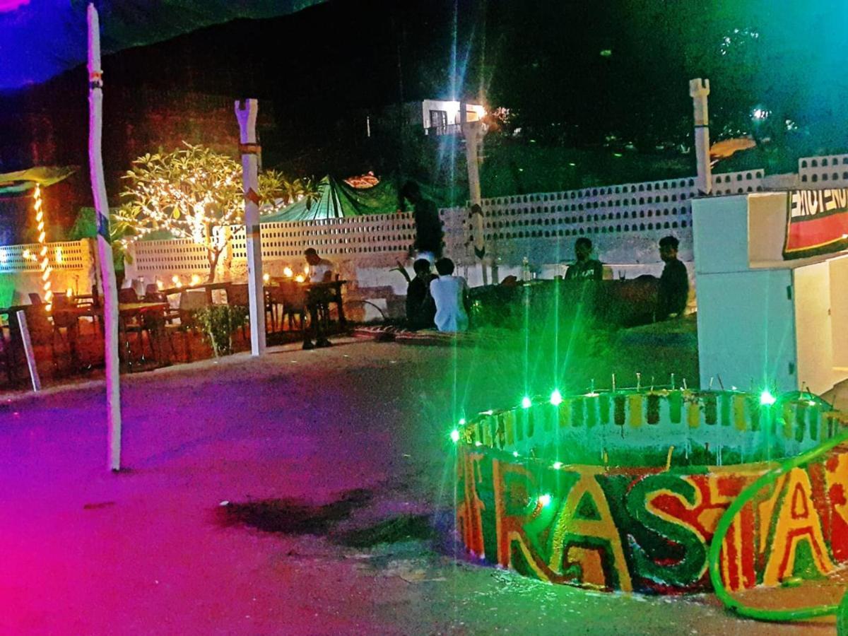 Rasta Mansion Beach Hostel And Rooms Арамболь Экстерьер фото